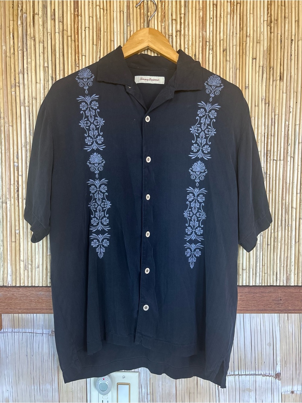 Tommy Bahama Black Silk Short-Sleeve Button-Down Med Embroidered Beach Resort